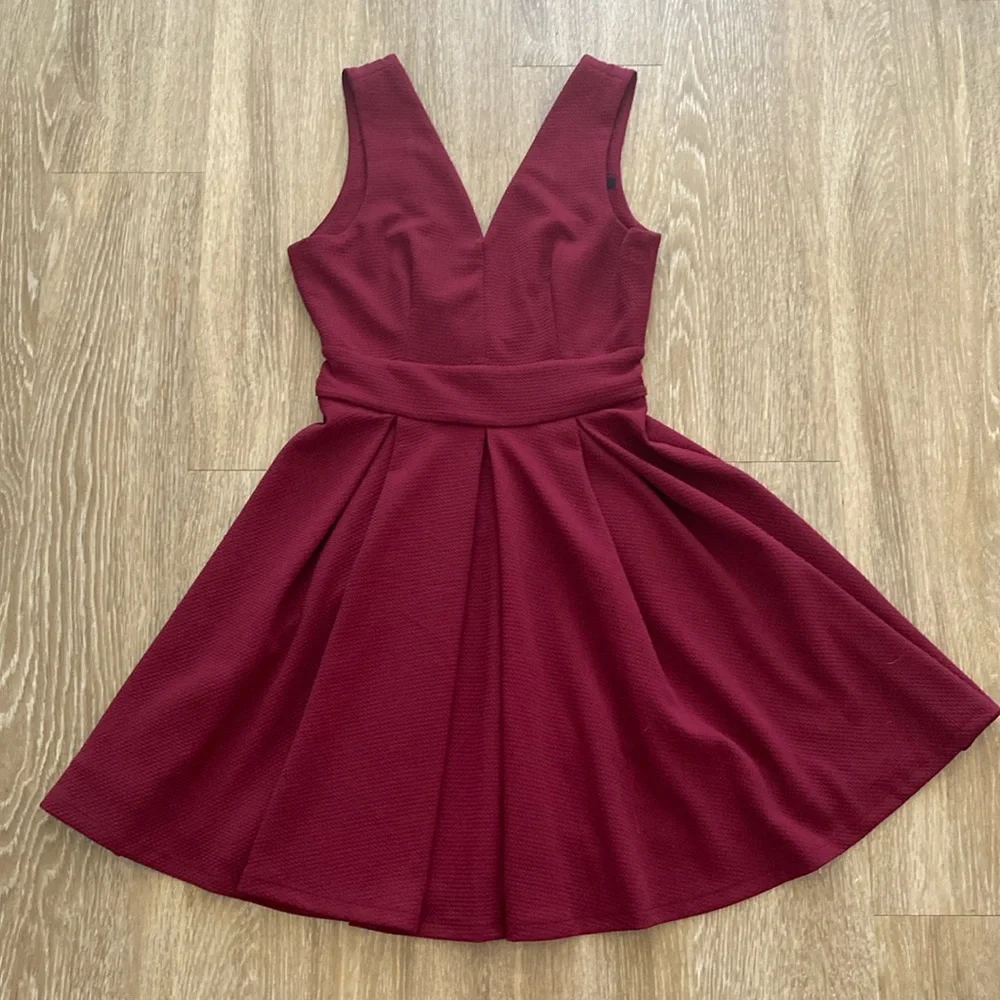 MOVING SALE - V-Neck Skater Dress 💄 - Picture 1 of 8